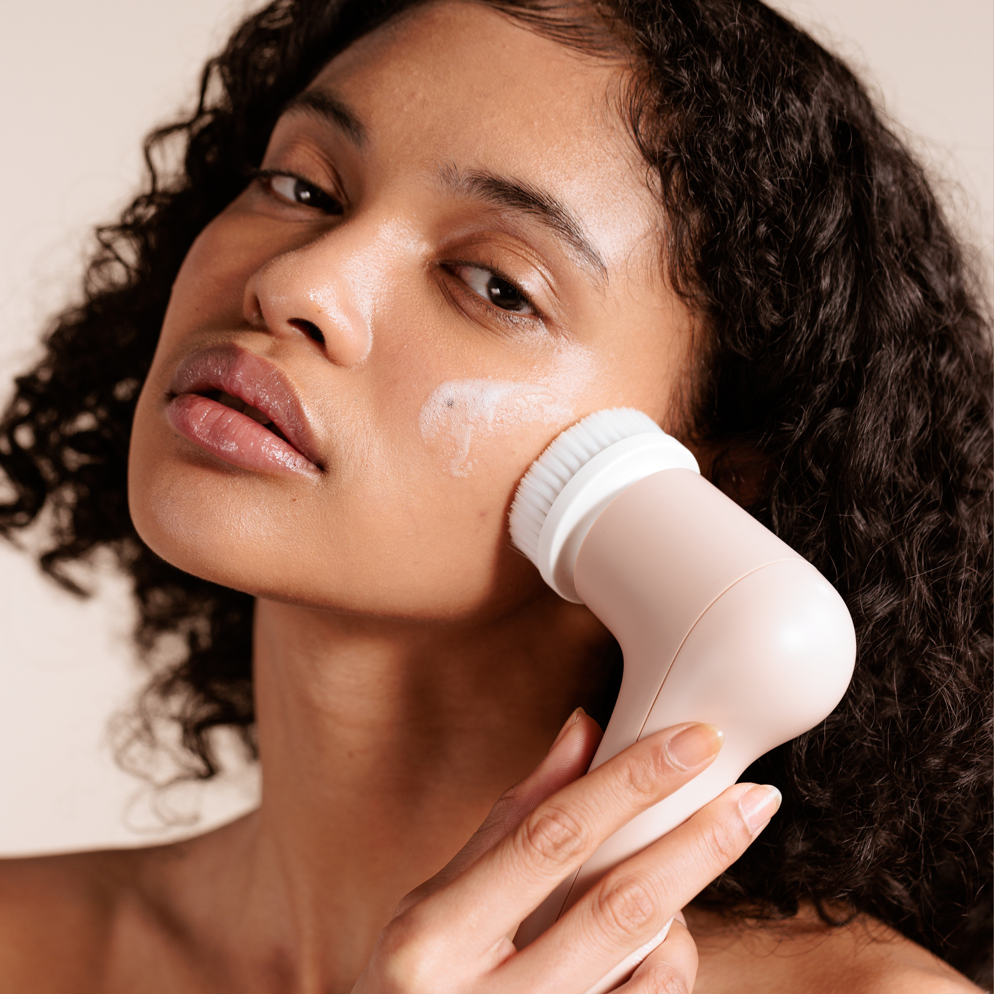 Extract deep-seated impurities and revive dull and congested skin without damaging the skin barrier