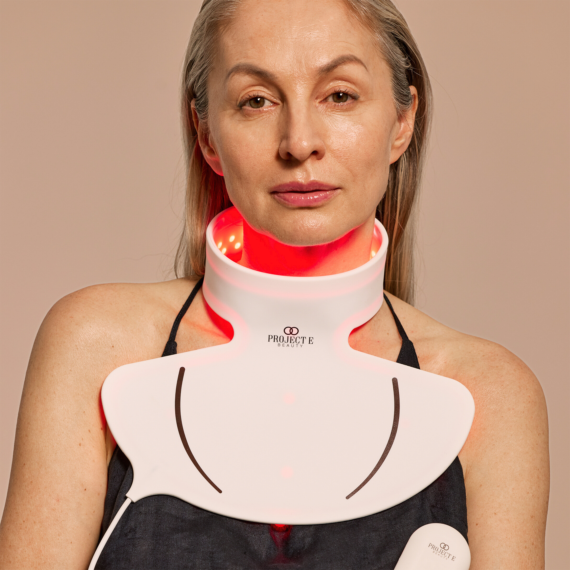 Anti-aging red light mask with neck panel on woman